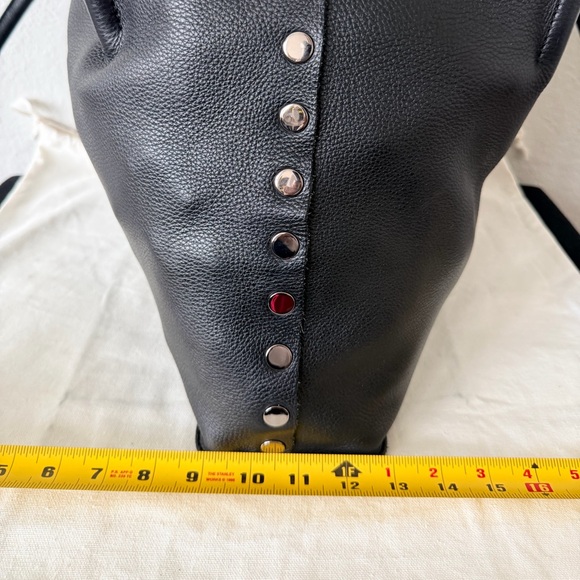 Elegant Black Leather Tote Bag - Picture 8 of 16